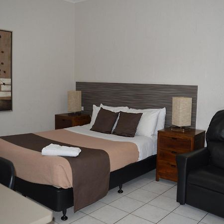 Mid City Motor Inn Gladstone Δωμάτιο φωτογραφία