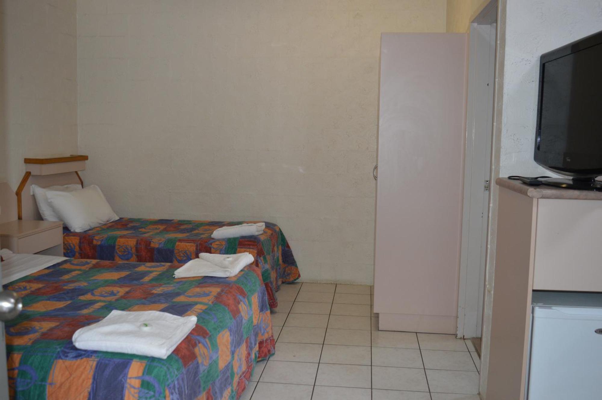 Mid City Motor Inn Gladstone Δωμάτιο φωτογραφία